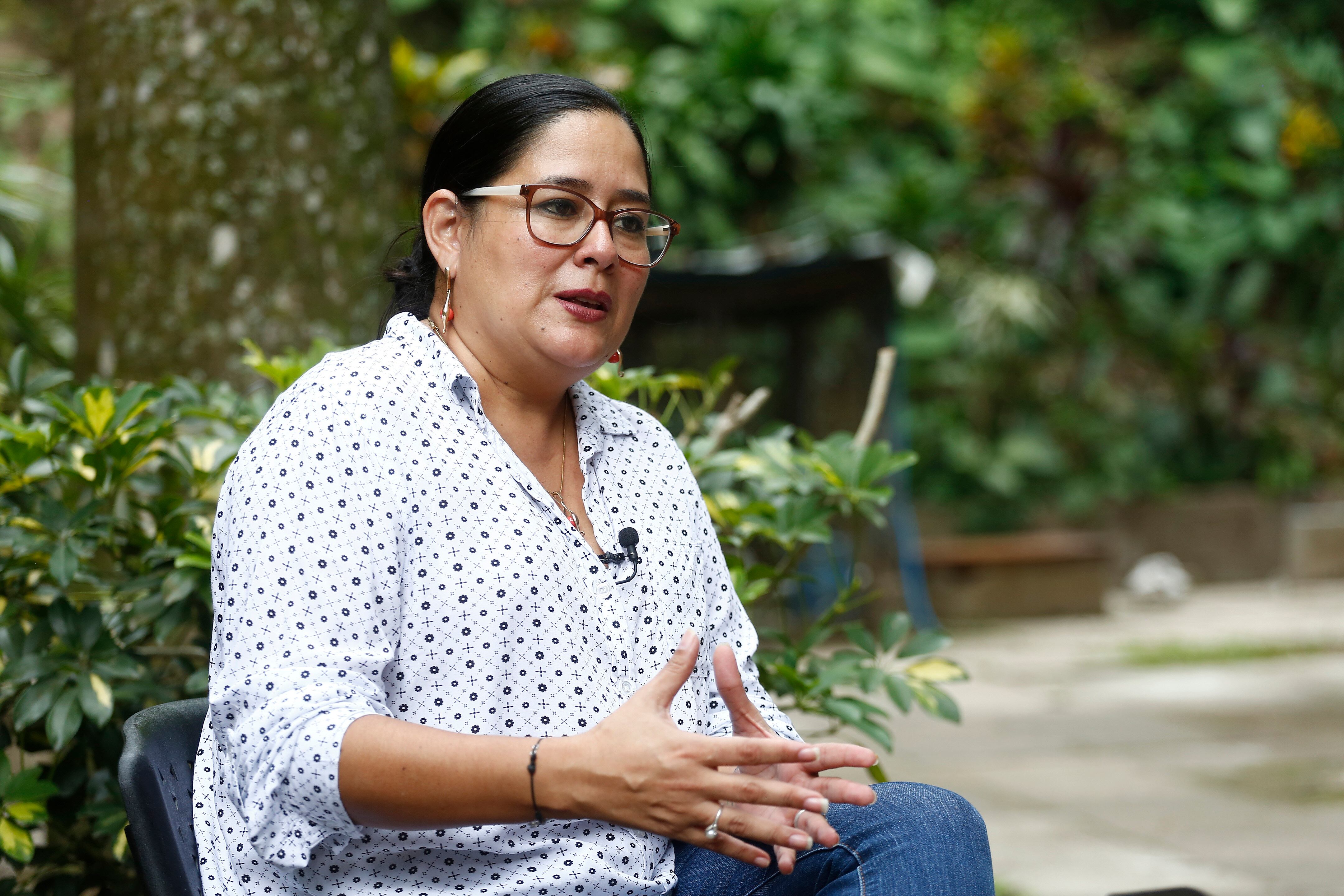 El Gobierno de Bukele detiene a Ruth López, directiva de la ONG Cristosal y destacada defensora de los derechos humanos 