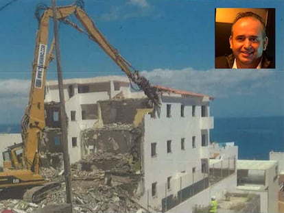 Demolición del acuartelamiento de Garachico (Tenerife) con maquinaria de la empresa Transnino (Transportes y Excavaciones Nino S. L.). En la imagen superior derecha, Ángel Ramón Tejera de León.