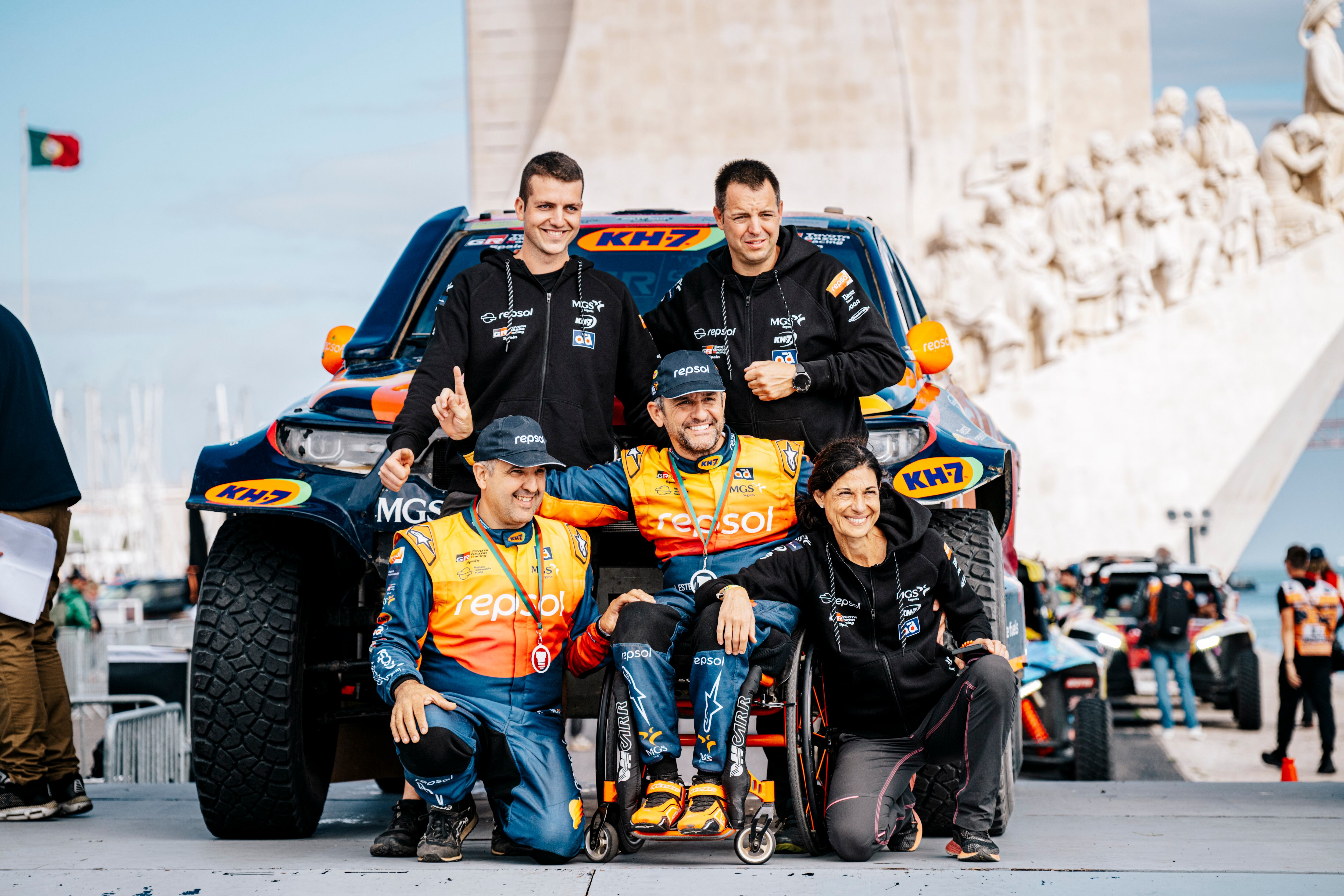 Isidre Esteve, con su equipo de rally.