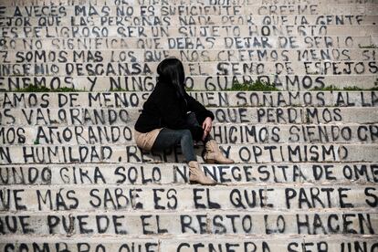 Susana posa en un parque del Puente de Vallecas, el domingo.