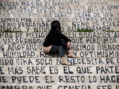 Susana posa en un parque del Puente de Vallecas, el domingo.