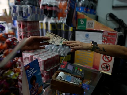 change in U.S currency to a customer in Caracas, Venezuela