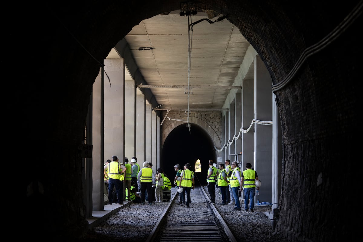 El tráfico ferroviario del sur de Cataluña comienza a recuperarse con la reapertura de los túneles del Garraf