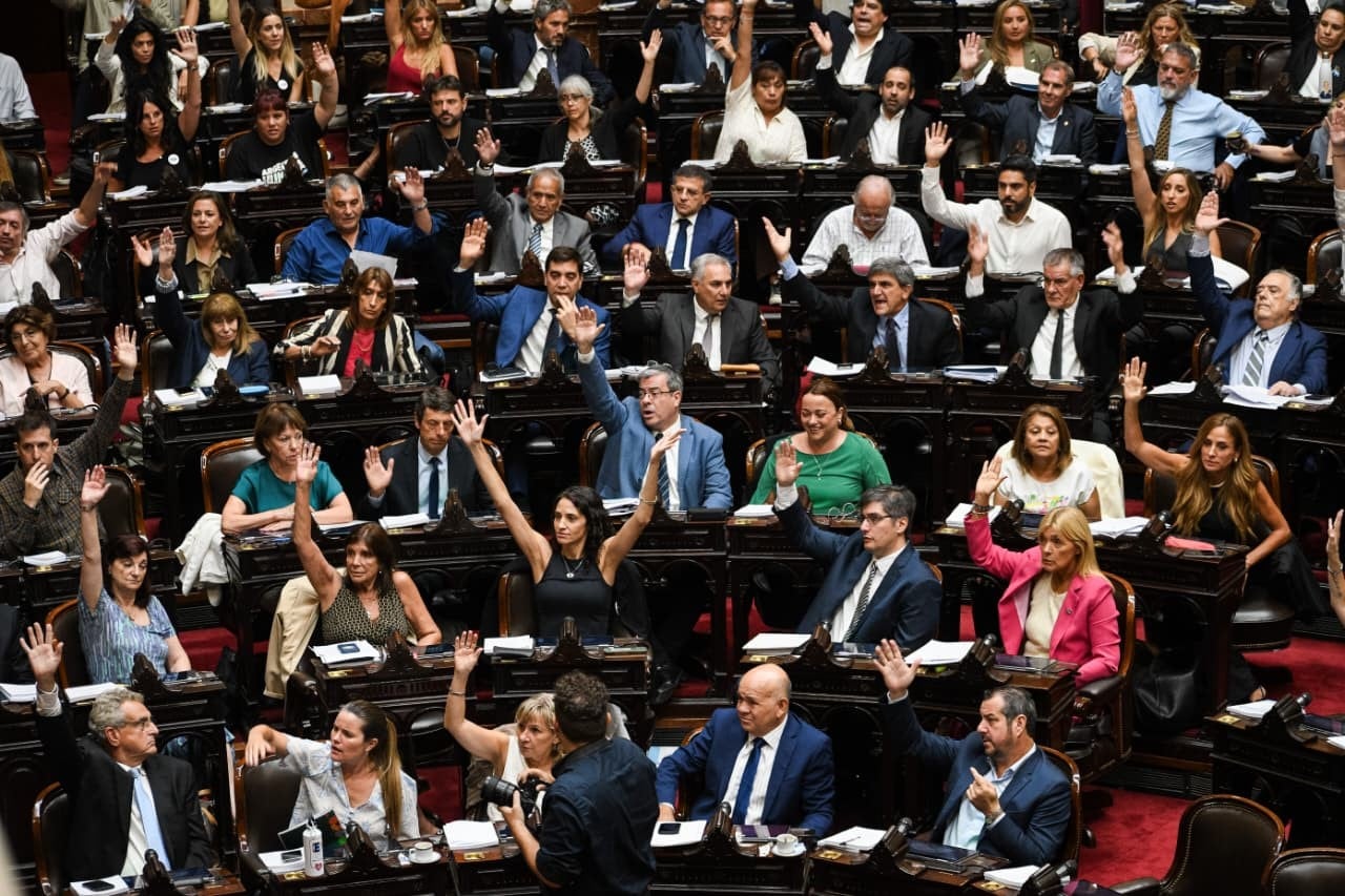 La oposición convoca una sesión en Diputados para rechazar un megadecreto de Milei