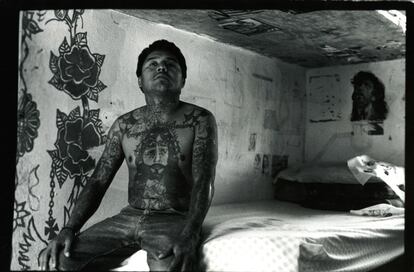 'Sin título', de la serie 'Internos' (1995), una de las impactantes imágenes de 'Latin Fire'.