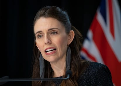 Jacinda Ardern durante una rueda de prensa explicando las medidas gubernamentales frente al coronavirus.