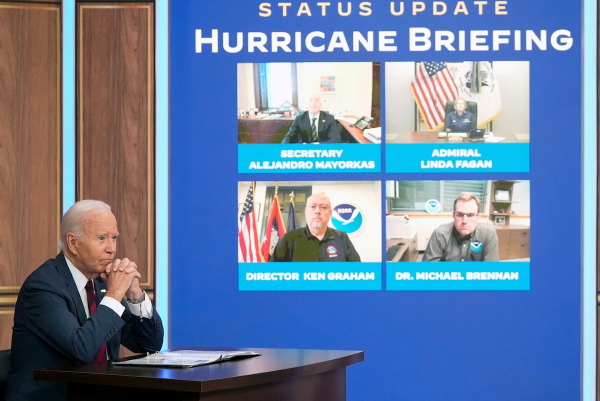 Biden urges Florida residents to evacuate ahead of the imminent arrival of Cyclone Milton.