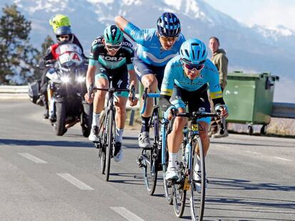 López (Astana), seguido de Marc Soler (Movistar) y Mühlberger (Bora-Hansgrohe), al final de la cuarta etapa de la Volta.