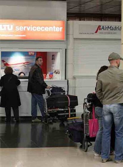 Mostradores de Air Madrid y LTU en Barajas.