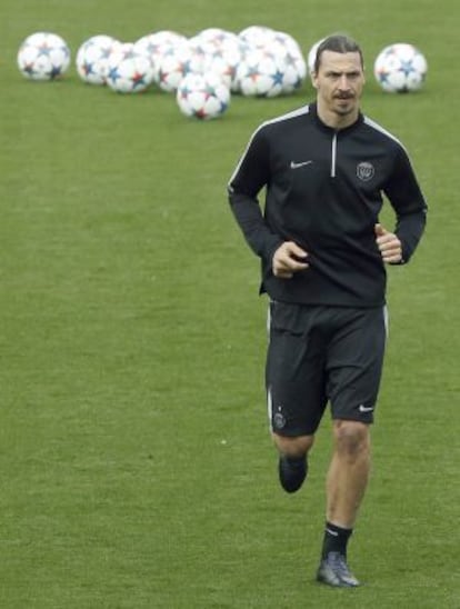 Ibrahimovic, en el entrenamiento de ayer en el Camp Nou.