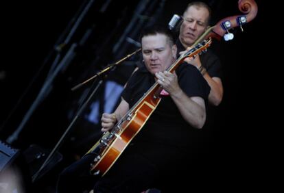 Un momento del concierto de Reverend Horton Heat, ayer en el Azkena Rock Festival de Vitoria.