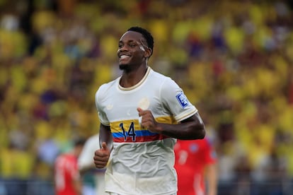 Jhon Durán celebra su tanto en la goleada de Colombia sobre Chile (4-0) por las eliminatorias sudamericanas para el Mundial 2026, en el estadio Metropolitano de Barranquilla.