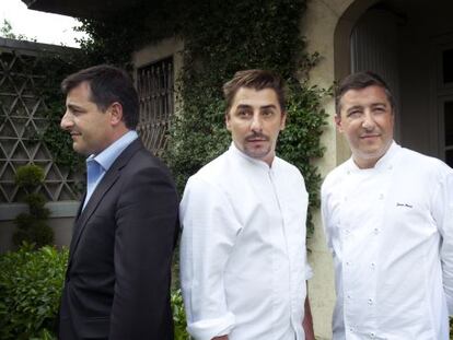 De izquierda a derecha, Josep, Jordi y Joan Roca, en su restaurante de Girona El Celler de Can Roca.