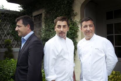 De izquierda a derecha, Josep, Jordi y Joan Roca, en su restaurante de Girona El Celler de Can Roca.