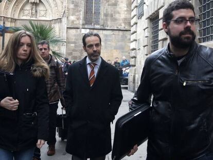 Antoni Molons llega al Palau de la Generalitat.