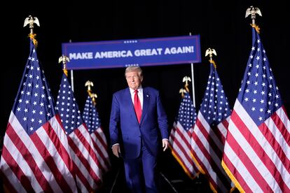 Entrada del candidato republicano, Donald Trump, a un acto de campañan en Novi (Michigan), el 26 de octubre. 