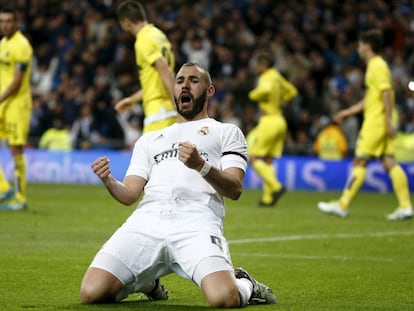 Benzema celebra su gol al Villarreal.