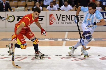 Marc Gual domina la bola en la final del mundial frente a Argentina. 