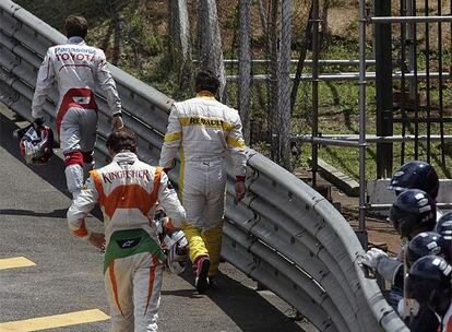 Trulli, Alonso y Sutil se retiran tras el incidente que les dejó fuera de carrera