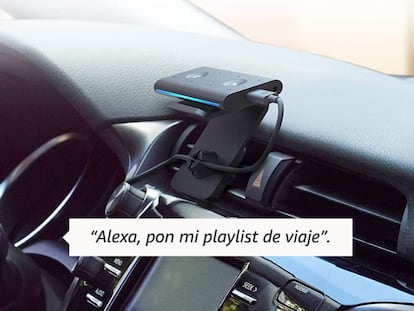 El 'Echo Auto' se fija a las rejillas de ventilación y se escucha a través de los altavoces del coche