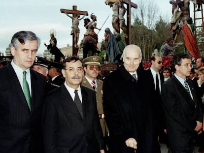 Manuel P&eacute;rez, primero por la izquierda, durante un acto en Zamora en 1999.