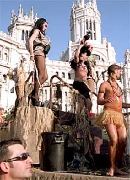 Una de las carrozas de la marcha-fiesta celebrada ayer en Madrid.