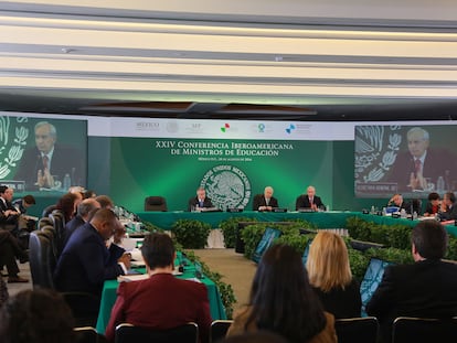 <span >Álvaro Marchesi, Secretario General de la OEI, expone en la XXIV Conferencia Iberoamericana de Ministros de Educación, llevada a cabo en la Ciudad de México el 28 de agosto de 2014. Foto: SEP/México.</span>