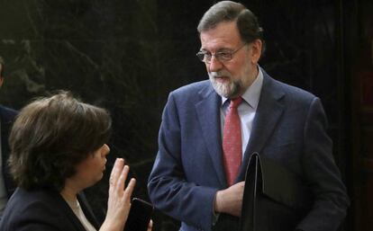 Mariano Rajoy y Soraya S&aacute;enz de Santamar&iacute;a, durante el debate presupuestario.