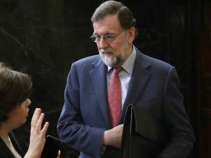 Mariano Rajoy y Soraya S&aacute;enz de Santamar&iacute;a, durante el debate presupuestario.