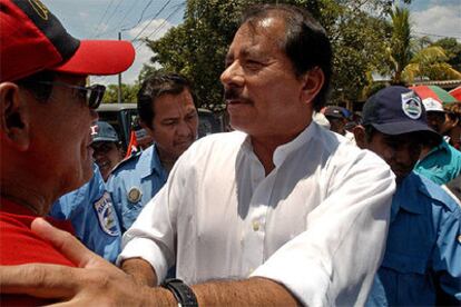 Daniel Ortega, con simpatizantes del Frente Sandinista de Liberación Nacional, el pasado lunes en Managua.