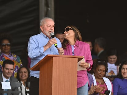 El presidente Lula, junto a su esposa, Janja da Silva, este miércoles en un acto de mujeres agricultoras en Brasilia.
