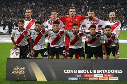 Foto oficial de los jugadores del River Plate antes del partido.