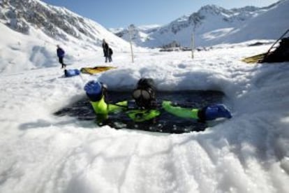 Buceo en la estación francesa de Tignes.