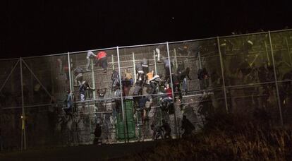 Salto de la valla en Melilla el pasado 28 de mayo.