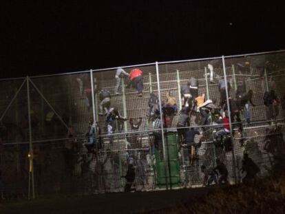 Salto de la valla en Melilla el pasado 28 de mayo.