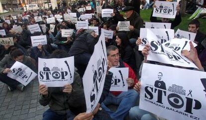 Sentada de protesta que tuvo lugar en la plaza de Zabálburu, de la capital vizcaína.