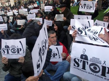 Sentada de protesta que tuvo lugar en la plaza de Zabálburu, de la capital vizcaína. 