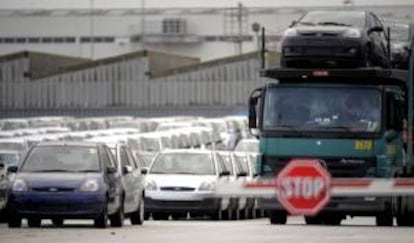 Los nuevos modelos de autobuses y camiones que se comercialicen en la Unión Europea deberán llevar iluminación diurna desde mañana, 7 de agosto.
EFE/Archivo