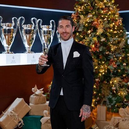 Sergio Ramos ha decidido compartir la misma imagen de la felicitación de Navidad del Real Madrid para dedicarle unas palabras a sus seguidores: "Os deseo lo mejor en estas fechas y espero que paséis unos días estupendos con los vuestros".