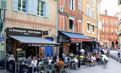 Terrazas en la plaza de Saint-Georges, en el centro de Toulouse.