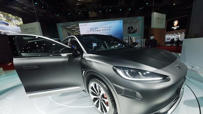 Un Arcfox Alpha S eléctrico del grupo automovilístico chino BAIC.