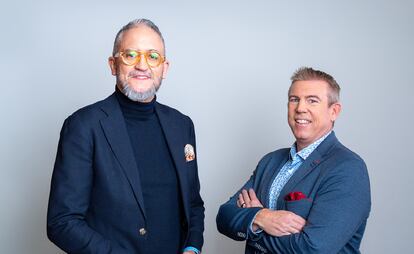 Alejandro Romero, socio y CEO Global de LLYC (a la izquierda) y Jeff Lambert, presidente de Lambert, en una imagen facilitada por la empresa.