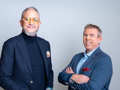 Alejandro Romero, socio y CEO Global de LLYC (a la izquierda) y Jeff Lambert, presidente de Lambert, en una imagen facilitada por la empresa.