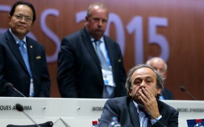 Platini, presidente de la UEFA, tras la reelección de Blatter.