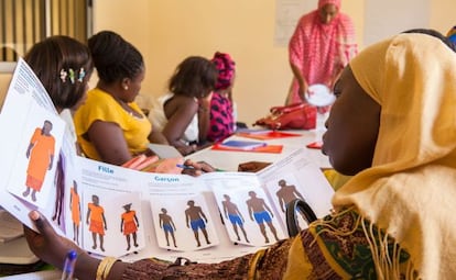 Mujeres durante un taller sobre higiene menstrual en Louga, Senegal.