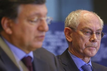 El presidente del Consejo Europeo, Herman Van Rompuy, derecha, y el presidente del Consejo Europeo, Jos&eacute; Manuel Dur&atilde;o Barroso, en una intervenci&oacute;n ante la Euroc&aacute;mara.