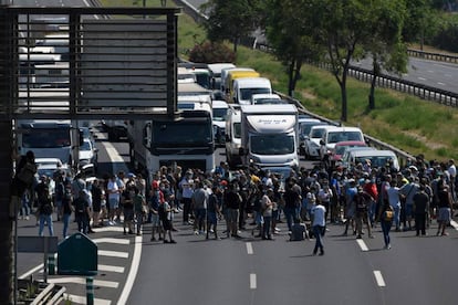 Nissan workers cut off the B-10 highway in Barcelona on Thursday. 