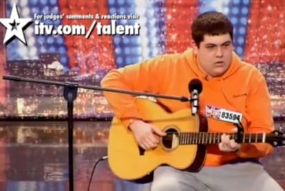 Un fotograma de un vídeo de una actuación de Michael Collings en el programa Britain's Got Talent.