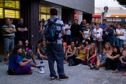 Protesta en el centro de salud de Badia del Vallès (Barcelona).
