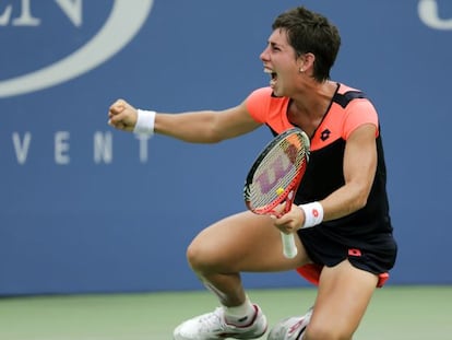 Carla S&uacute;arez beats Germany&#039;s Angelique Kerber to make the quarters of the US Open on Sunday.
 
